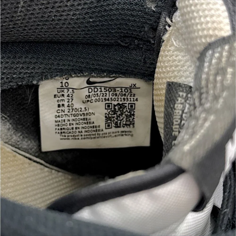 Nike Women's Black and White Low-Top Sneakers